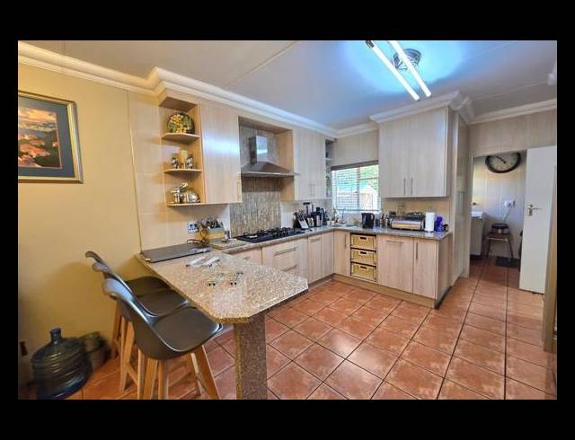 3 BEDROOM HOUSE FOR SALE IN AERORAND